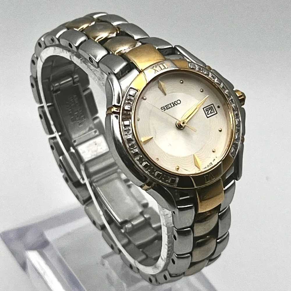 Seiko Vintage Saphire Crystal Round Silver Gold tones Ladies Watch Working